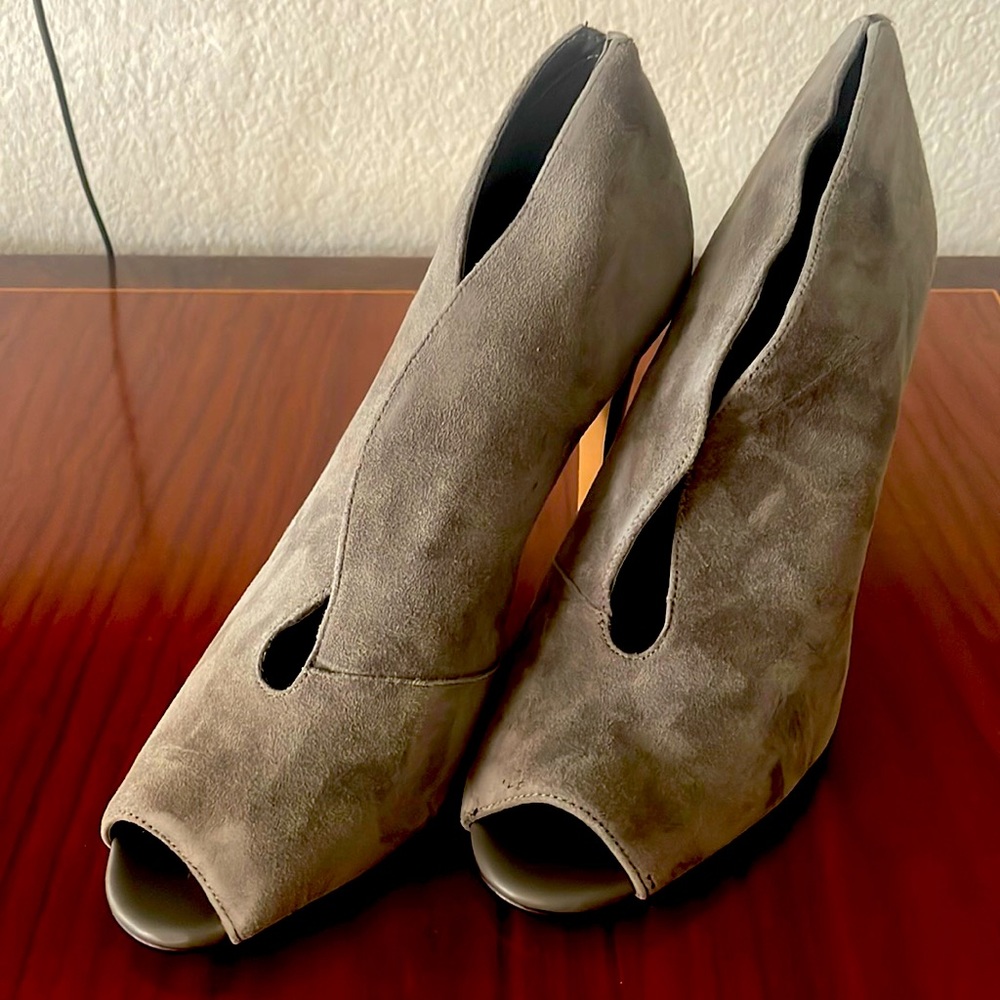 Halogen Size 10. Grey suede booties with a 2” heel. Never been worn